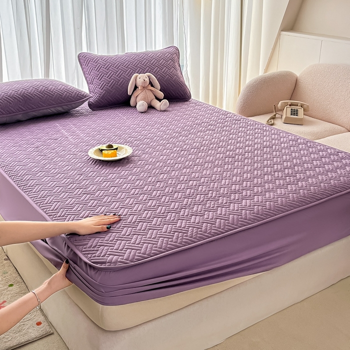 91家纺网 家纺一手货源 找家纺 欧邦 2025新款四季款纯色水洗棉夹棉床笠床垫保护罩-场景二 条格-深紫