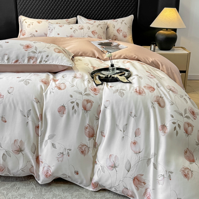 91家纺网 家纺一手货源 找家纺 芊寻家居 2025春夏新款50支莱赛尔天丝贡缎数码印花麻绳款四件套高端礼盒 花意盈香粉