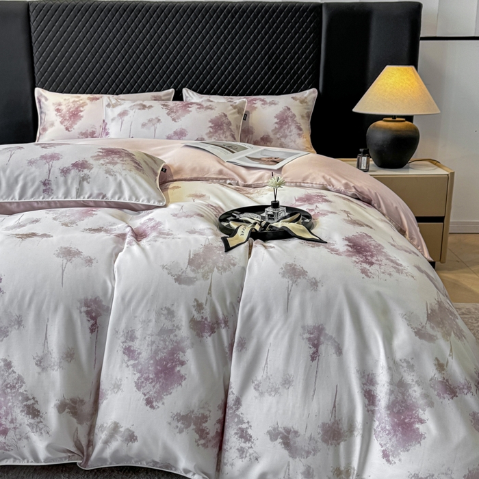 91家纺网 家纺一手货源 找家纺 芊寻家居 2025春夏新款50支莱赛尔天丝贡缎数码印花麻绳款四件套高端礼盒 魅影粉