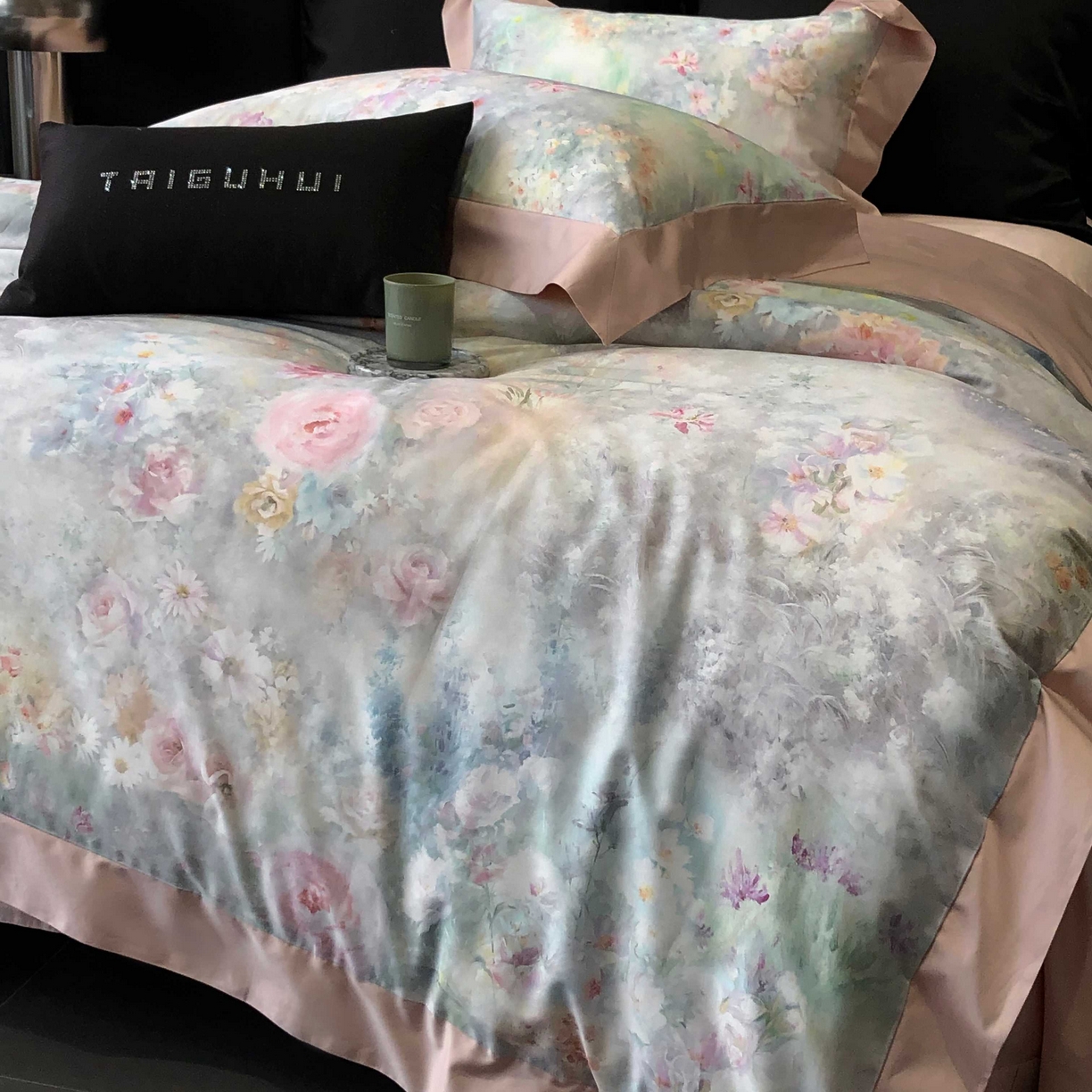 91家纺网 家纺一手货源 找家纺 2025新款高支高密长绒棉专版数码印花双拼系列四件套-卡梅伦【券后不低于378】 棉沐苒-粉