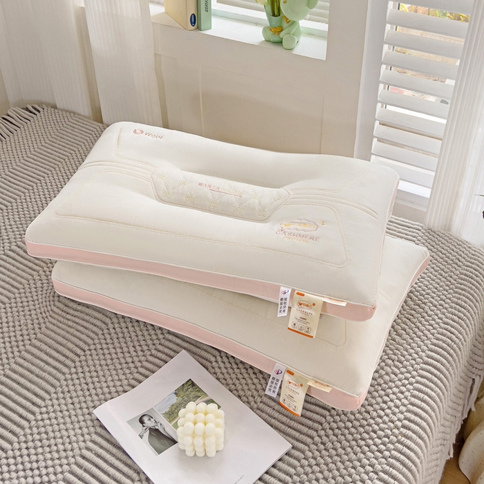 91家纺网 家纺一手货源 找家纺 （总）幸运草 2025新款刺绣羊绒蛋白枕头 成人家用性价比高的枕芯