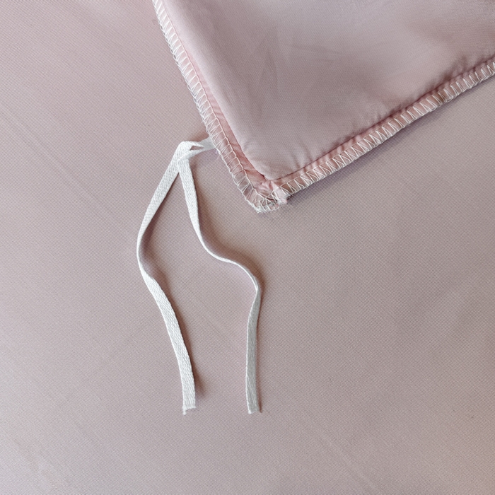 91家纺网 家纺一手货源 找家纺 芊寻家居 2025春夏新款50支莱赛尔天丝贡缎数码印花麻绳款四件套高端礼盒 春晓紫