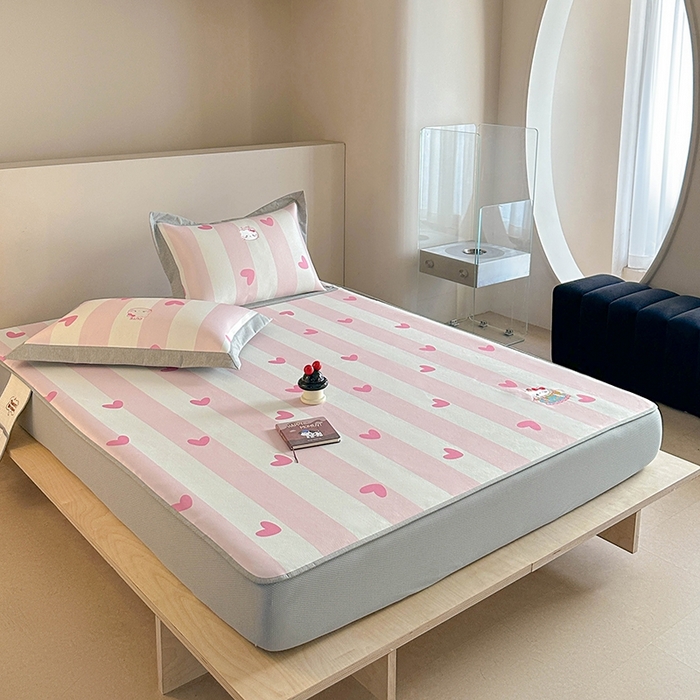 91家纺网 家纺一手货源 找家纺 Sweet dreams甜梦 2025新款母婴级7A抗菌养生冰藤席席子凉席-影棚2床笠款 蛋糕猫猫