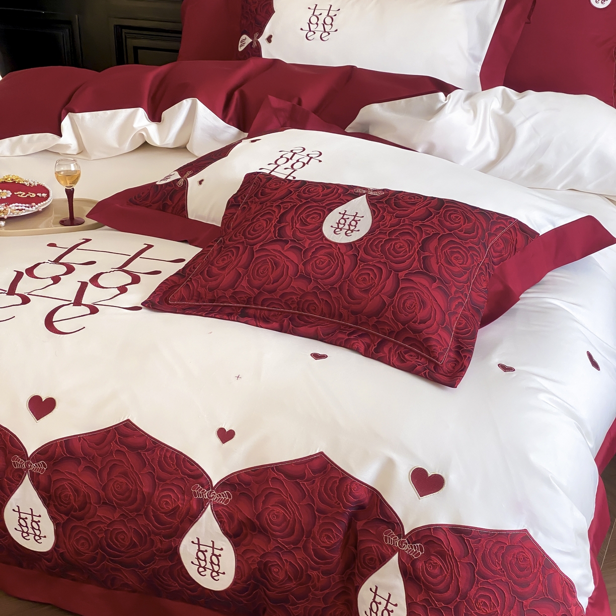 91家纺网 家纺一手货源 找家纺 （总）江涞 2025新款婚庆长绒棉纯棉贴布绣四件套-锦心