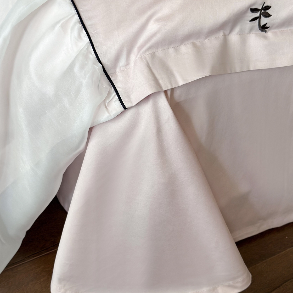 91家纺网 家纺一手货源 找家纺 （总）江涞 2025新款高端刺绣四件套-羽梦