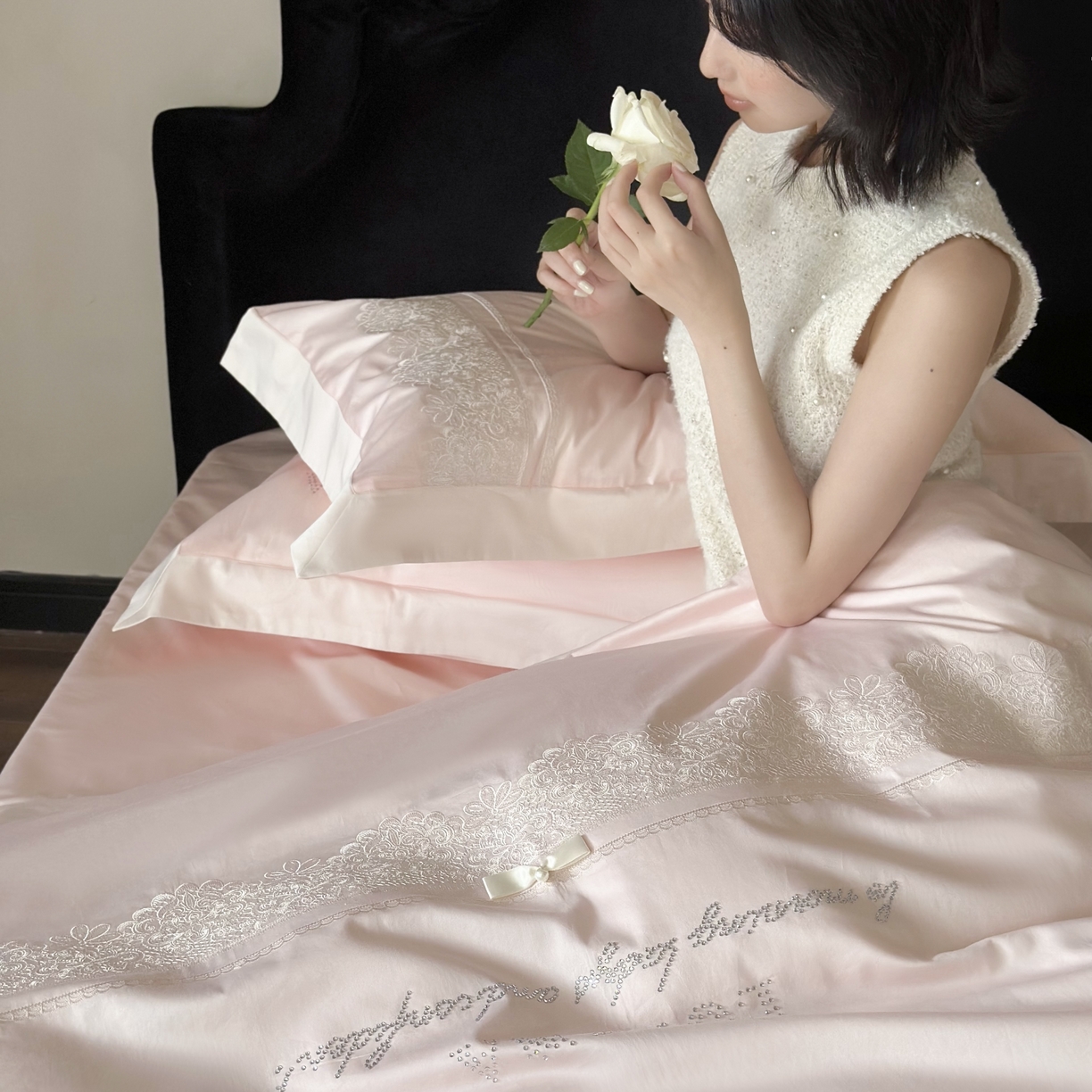 91家纺网 家纺一手货源 找家纺 （总）江涞 2025新款高端刺绣烫钻四件套-粉黛