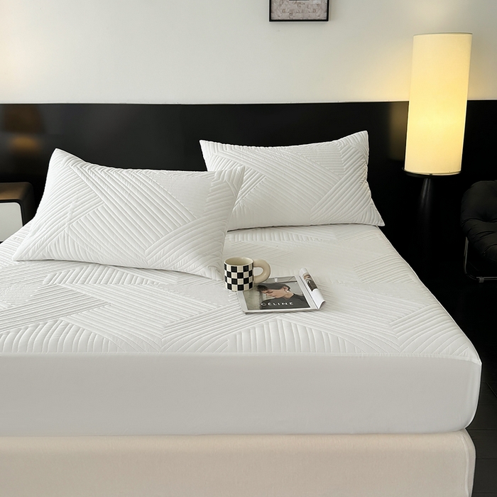 91家纺网 家纺一手货源 找家纺 十一家居 2025新款A类防水夹棉亲肤水洗棉床笠床垫保护套—几何系列 本白