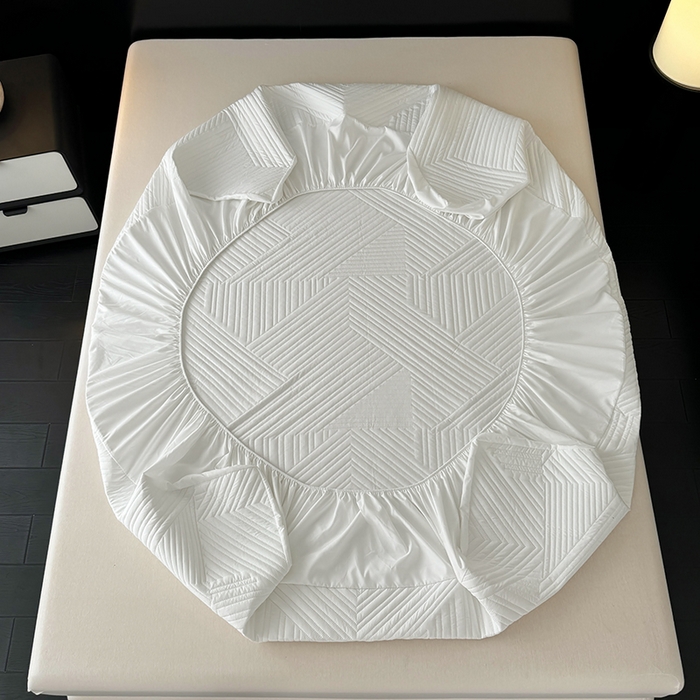 91家纺网 家纺一手货源 找家纺 十一家居 2025新款A类防水夹棉亲肤水洗棉床笠床垫保护套—几何系列 本白