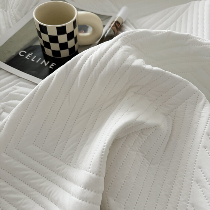 91家纺网 家纺一手货源 找家纺 十一家居 2025新款A类防水夹棉亲肤水洗棉床笠床垫保护套—几何系列 本白
