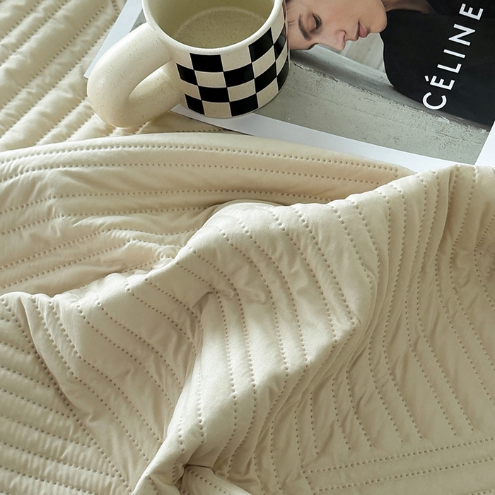 91家纺网 家纺一手货源 找家纺 十一家居 2025新款A类防水夹棉亲肤水洗棉床笠床垫保护套—几何系列 卡其