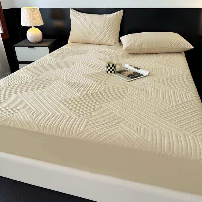 91家纺网 家纺一手货源 找家纺 十一家居 2025新款A类防水夹棉亲肤水洗棉床笠床垫保护套—几何系列 卡其