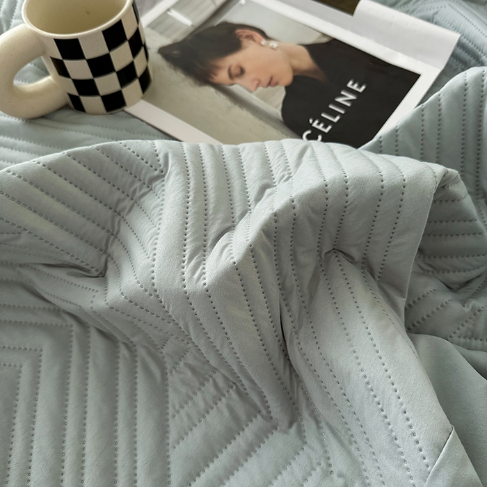 91家纺网 家纺一手货源 找家纺 十一家居 2025新款A类防水夹棉亲肤水洗棉床笠床垫保护套—几何系列 浅灰