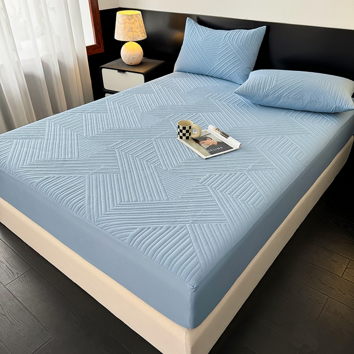 91家纺网 家纺一手货源 找家纺 十一家居 2025新款A类防水夹棉亲肤水洗棉床笠床垫保护套—几何系列 浅蓝