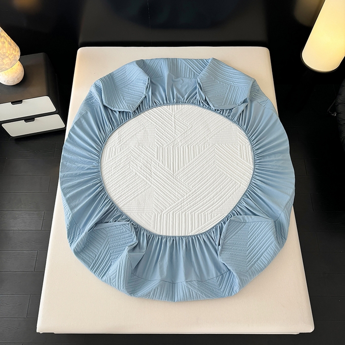 91家纺网 家纺一手货源 找家纺 十一家居 2025新款A类防水夹棉亲肤水洗棉床笠床垫保护套—几何系列 浅蓝