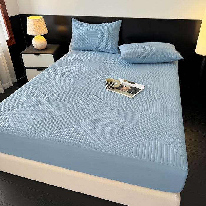 91家纺网 家纺一手货源 找家纺 十一家居 2025新款A类防水夹棉亲肤水洗棉床笠床垫保护套—几何系列 浅蓝