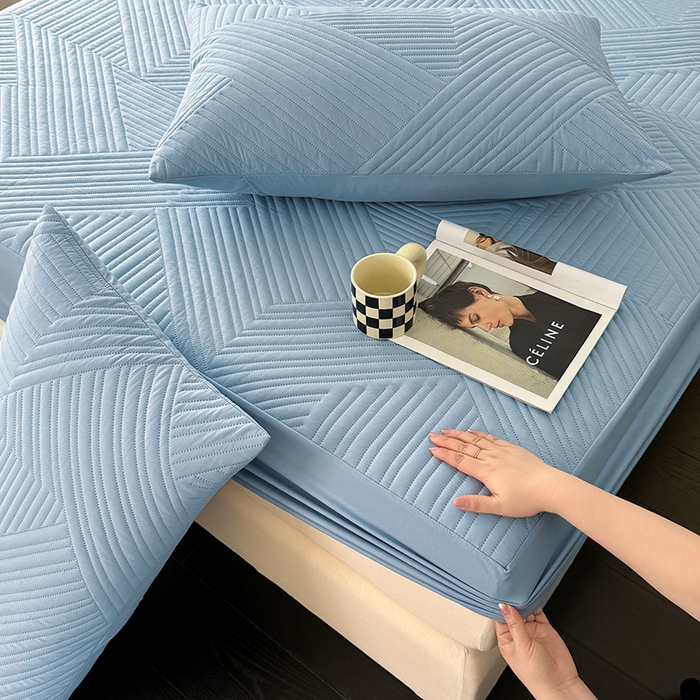 91家纺网 家纺一手货源 找家纺 十一家居 2025新款A类防水夹棉亲肤水洗棉床笠床垫保护套—几何系列 浅蓝