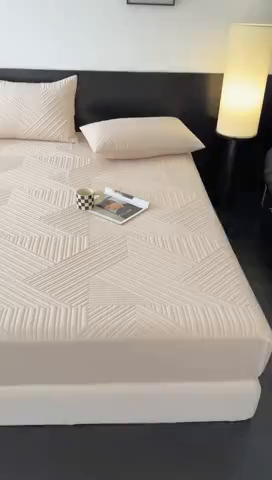 91家纺网 家纺一手货源 找家纺 十一家居 2025新款A类防水夹棉亲肤水洗棉床笠床垫保护套—几何系列 卡其