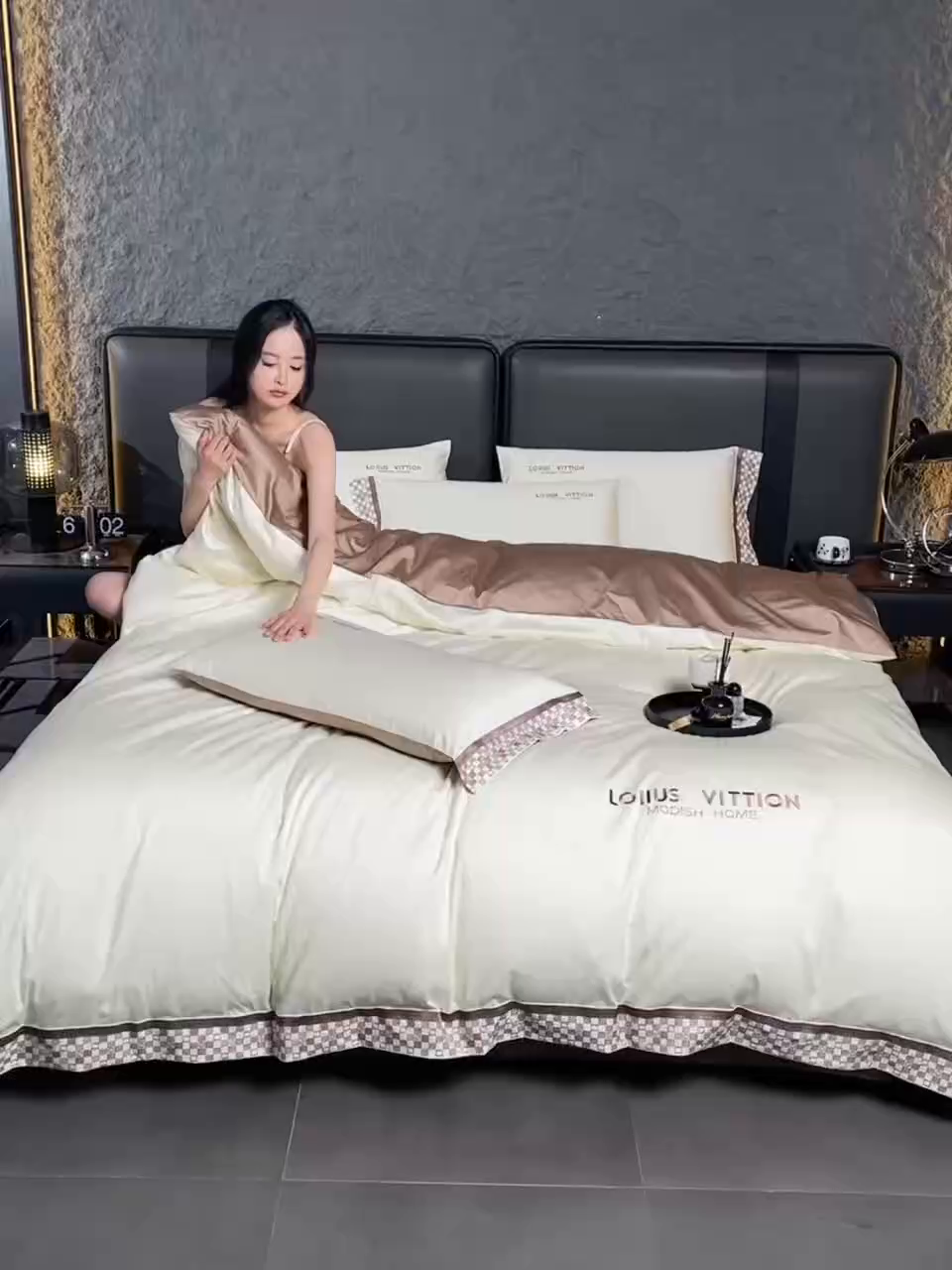 91家纺网 家纺一手货源 找家纺 瑞驰家纺 2025新款长绒棉纯棉绣花四件套-棋盘格系列 棋盘格-米黄咖