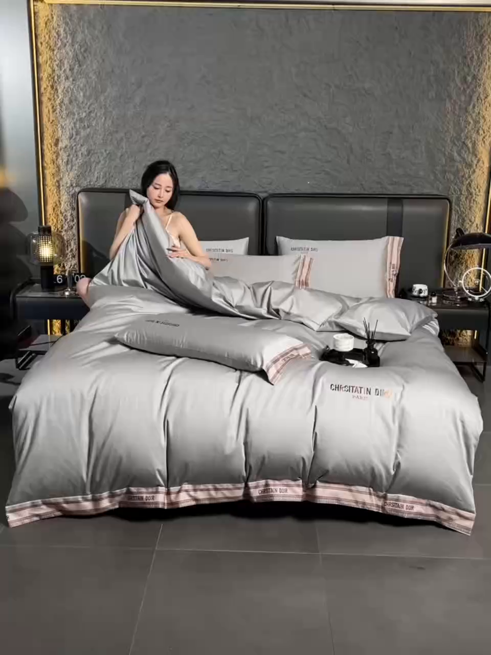 91家纺网 家纺一手货源 找家纺 瑞驰家纺 2025新款长绒棉纯棉绣花四件套-莱桉系列 莱桉-朵拉灰