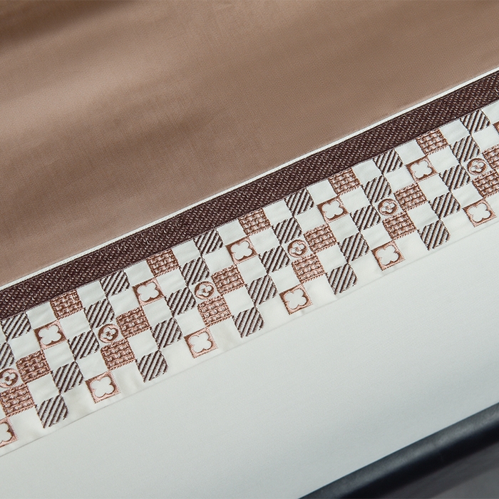 91家纺网 家纺一手货源 找家纺 瑞驰家纺 2025新款长绒棉纯棉绣花四件套-棋盘格系列 棋盘格-中咖