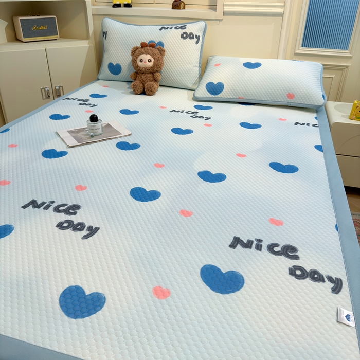 91家纺网 家纺一手货源 找家纺 喜居 2025新款A类印花凉感豆豆三明治复合款凉席席子 三明治复合款-蓝色心情