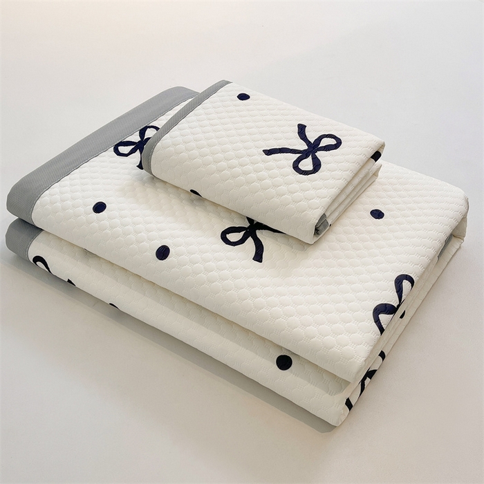 91家纺网 家纺一手货源 找家纺 喜居 2025新款A类印花凉感豆豆三明治复合款凉席席子 三明治复合款-波点蝴蝶结