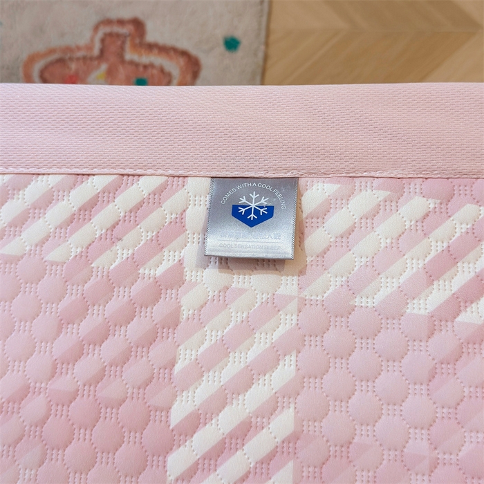 91家纺网 家纺一手货源 找家纺 喜居 2025新款A类印花凉感豆豆三明治复合款凉席席子 三明治复合款-晨曦粉