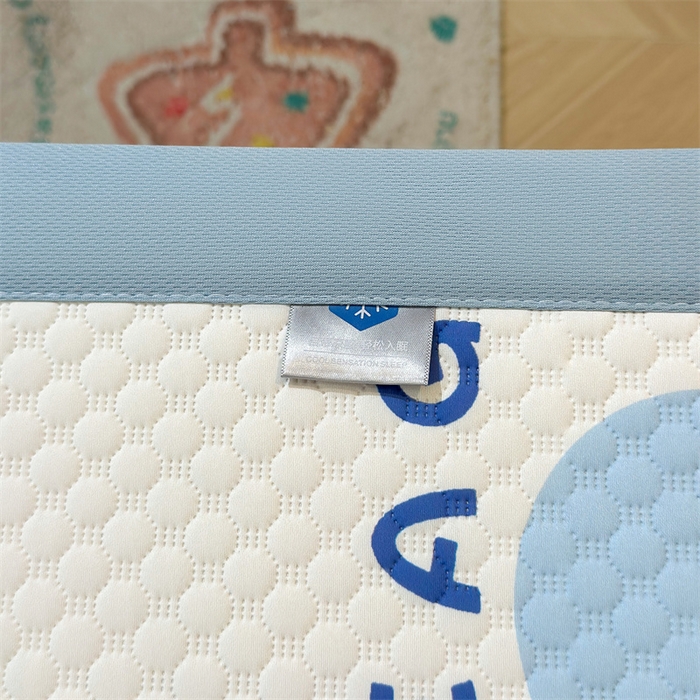 91家纺网 家纺一手货源 找家纺 喜居 2025新款A类印花凉感豆豆三明治复合款凉席席子 三明治复合款-蓝色蝴蝶结