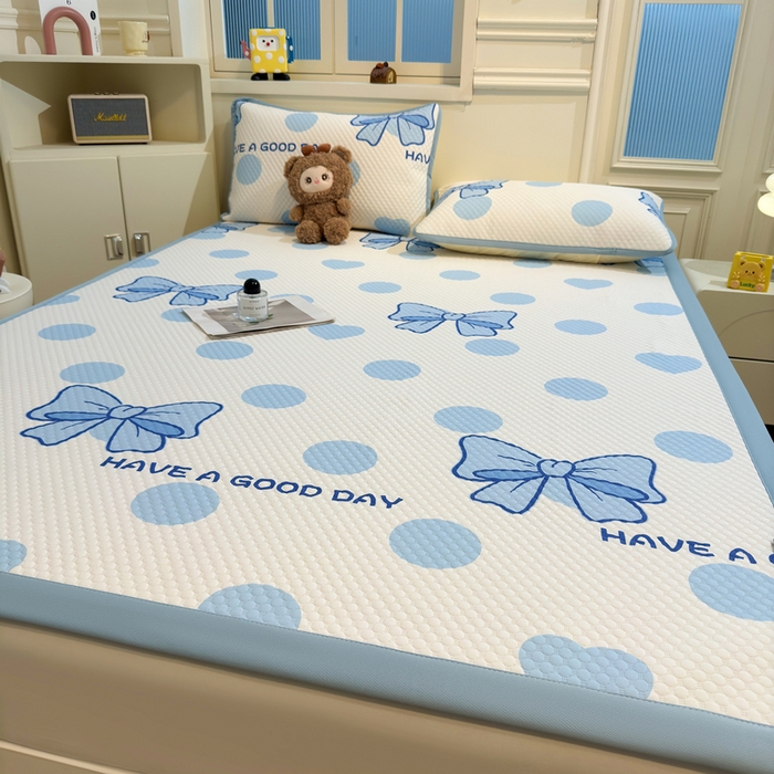 91家纺网 家纺一手货源 找家纺 喜居 2025新款A类印花凉感豆豆三明治复合款凉席席子 三明治复合款-蓝色蝴蝶结