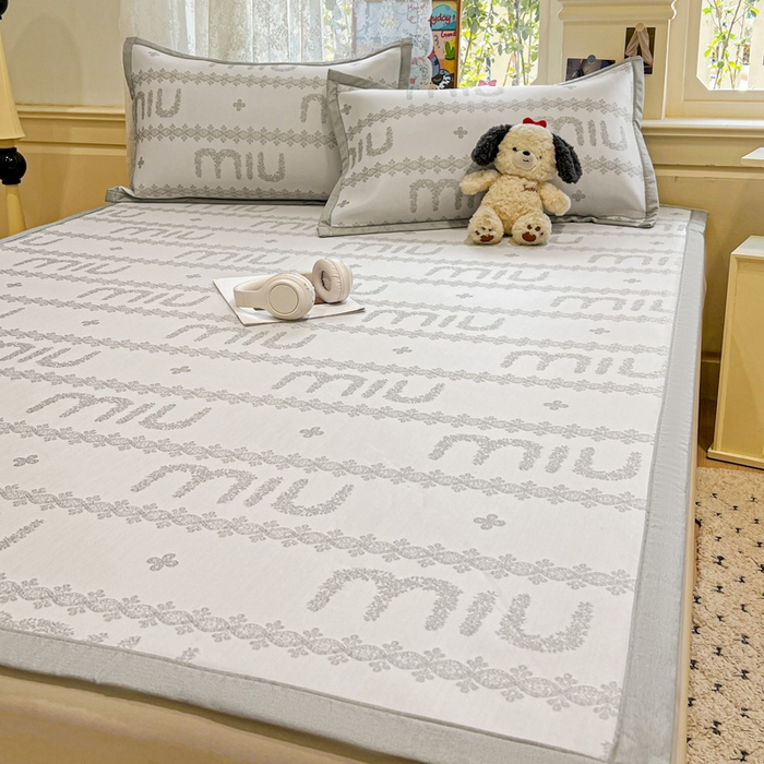 91家纺网 家纺一手货源 找家纺 2025新款A类高分子色织提花软凉席（平铺床席款） 格蕾女孩