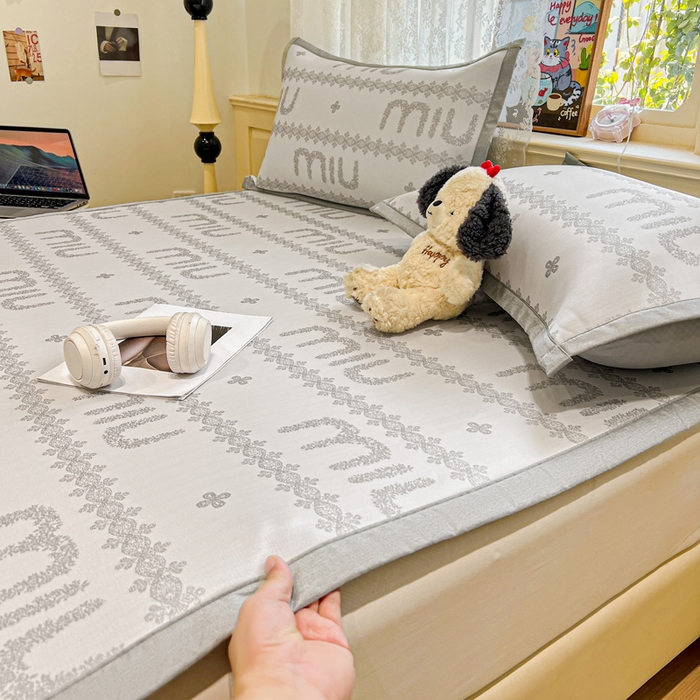 91家纺网 家纺一手货源 找家纺 2025新款A类高分子色织提花软凉席（平铺床席款） 格蕾女孩