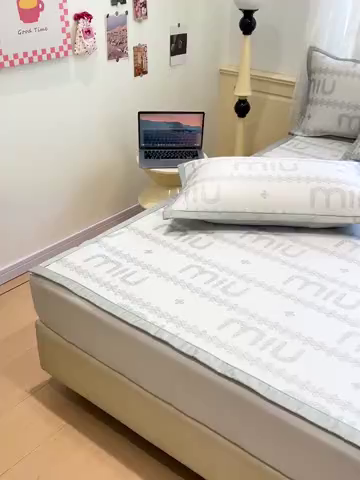 91家纺网 家纺一手货源 找家纺 2025新款A类高分子色织提花软凉席（平铺床席款） 格蕾女孩