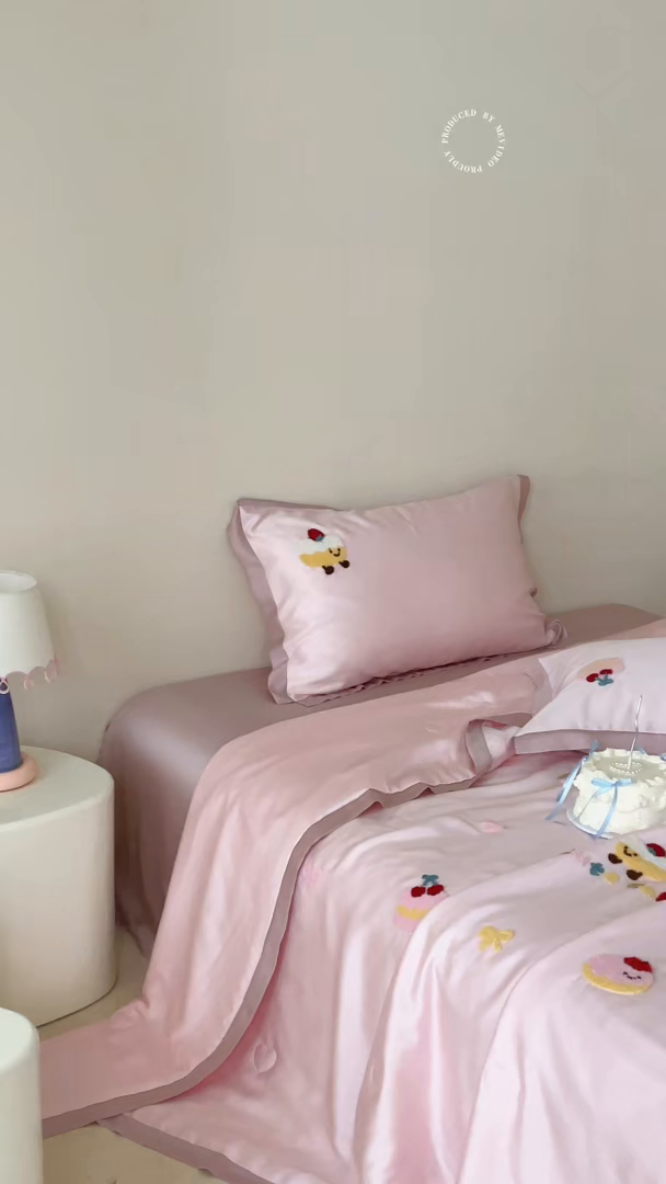 91家纺网 家纺一手货源 找家纺 （总）FORTWO家纺原创设计（FOR TWO家纺） 2025新款60S兰精天丝断角款纯色毛巾绣夏被夏凉被空调被