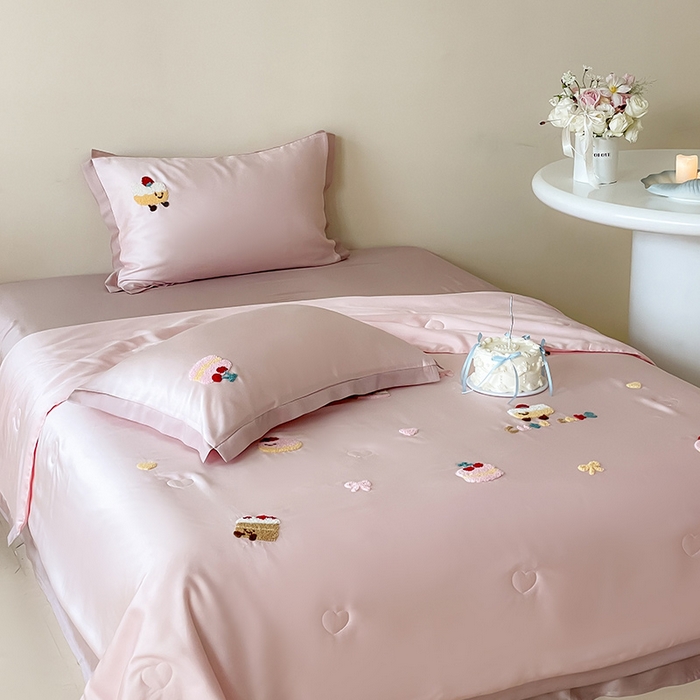 91家纺网 家纺一手货源 找家纺 （总）FORTWO家纺原创设计（FOR TWO家纺） 2025新款60S兰精天丝断角款纯色毛巾绣夏被夏凉被空调被