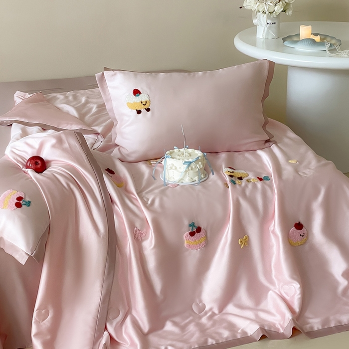 91家纺网 家纺一手货源 找家纺 （总）FORTWO家纺原创设计（FOR TWO家纺） 2025新款60S兰精天丝断角款纯色毛巾绣夏被夏凉被空调被