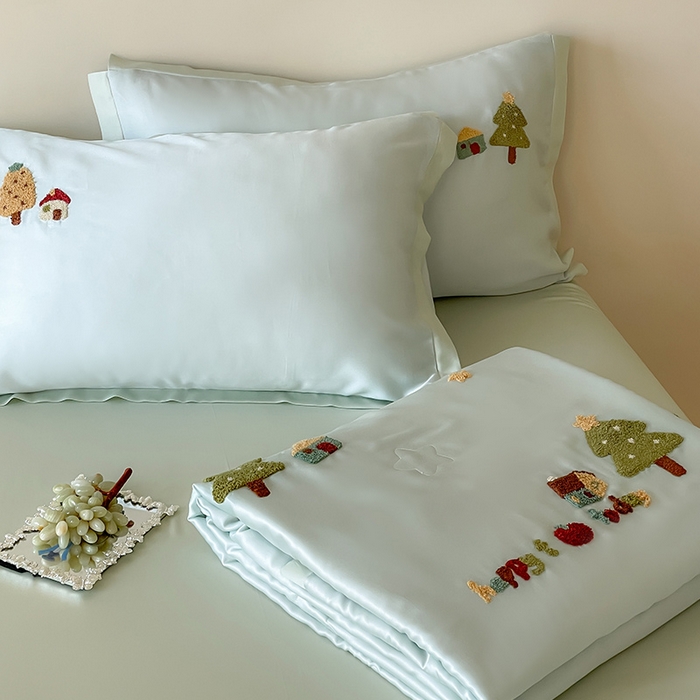 91家纺网 家纺一手货源 找家纺 （总）FORTWO家纺原创设计（FOR TWO家纺） 2025新款60S兰精天丝断角款纯色毛巾绣夏被夏凉被空调被