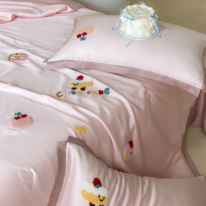 91家纺网 家纺一手货源 找家纺 FORTWO家纺原创设计（FOR TWO家纺） 2025新款60S兰精天丝断角款纯色毛巾绣夏被夏凉被空调被 夹心饼干