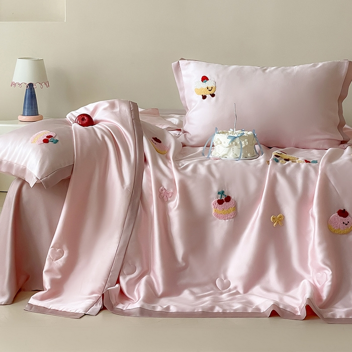 91家纺网 家纺一手货源 找家纺 FORTWO家纺原创设计（FOR TWO家纺） 2025新款60S兰精天丝断角款纯色毛巾绣夏被夏凉被空调被 夹心饼干