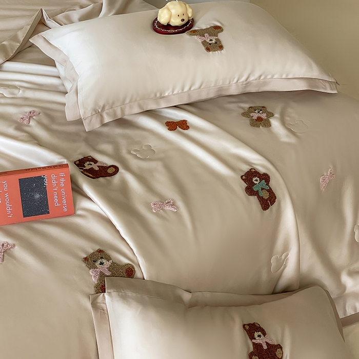 91家纺网 家纺一手货源 找家纺 FORTWO家纺原创设计（FOR TWO家纺） 2025新款60S兰精天丝断角款纯色毛巾绣夏被夏凉被空调被 晚安熊