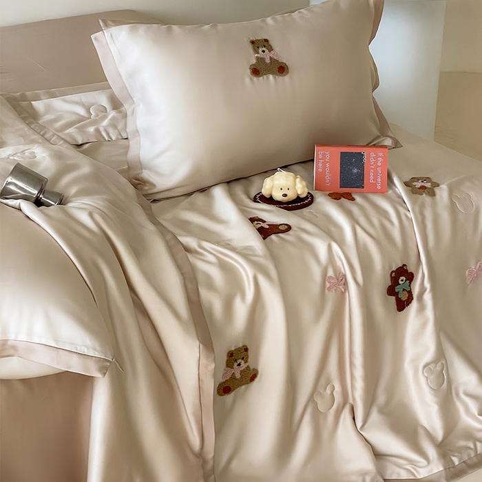 91家纺网 家纺一手货源 找家纺 FORTWO家纺原创设计（FOR TWO家纺） 2025新款60S兰精天丝断角款纯色毛巾绣夏被夏凉被空调被 晚安熊