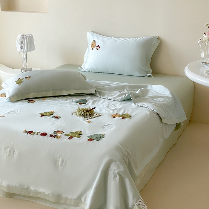 91家纺网 家纺一手货源 找家纺 FORTWO家纺原创设计（FOR TWO家纺） 2025新款60S兰精天丝断角款纯色毛巾绣夏被夏凉被空调被 许愿树