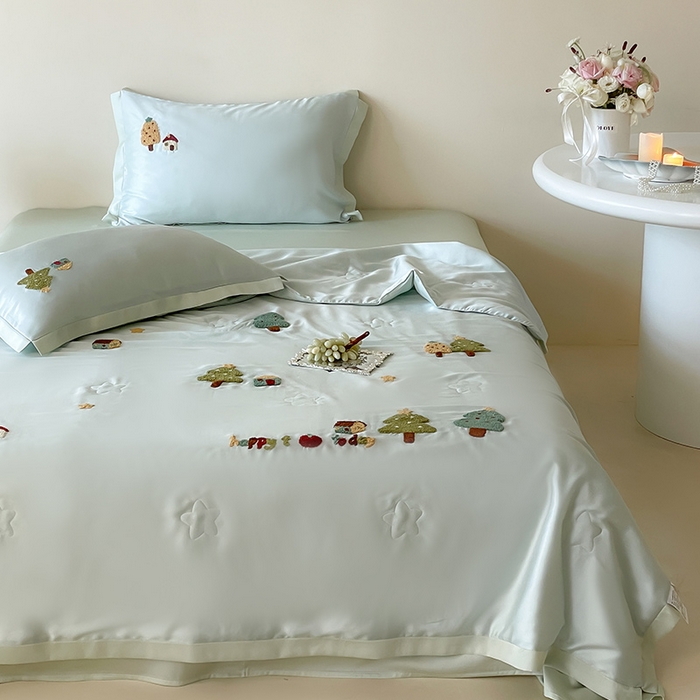 91家纺网 家纺一手货源 找家纺 FORTWO家纺原创设计（FOR TWO家纺） 2025新款60S兰精天丝断角款纯色毛巾绣夏被夏凉被空调被 许愿树