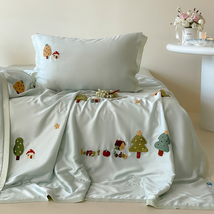 91家纺网 家纺一手货源 找家纺 FORTWO家纺原创设计（FOR TWO家纺） 2025新款60S兰精天丝断角款纯色毛巾绣夏被夏凉被空调被 许愿树