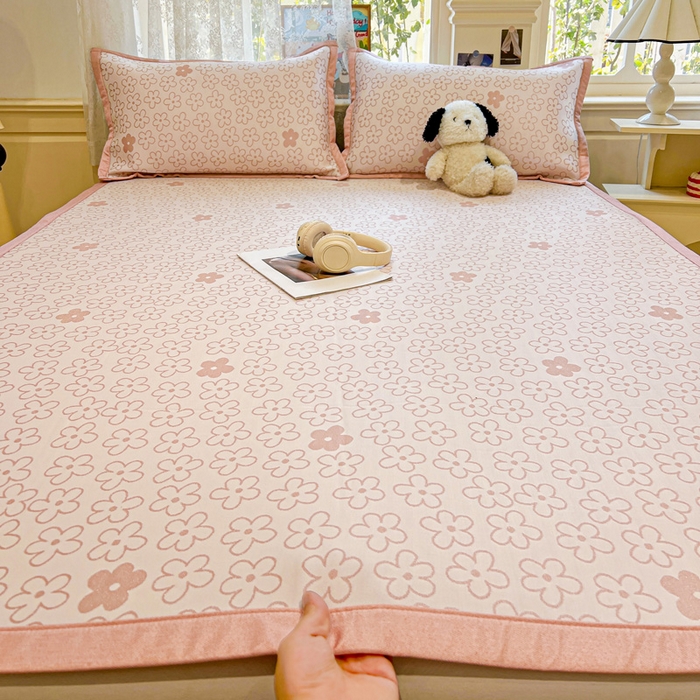 91家纺网 家纺一手货源 找家纺 2025新款A类高分子色织提花软凉席（平铺床席款） 小美满粉