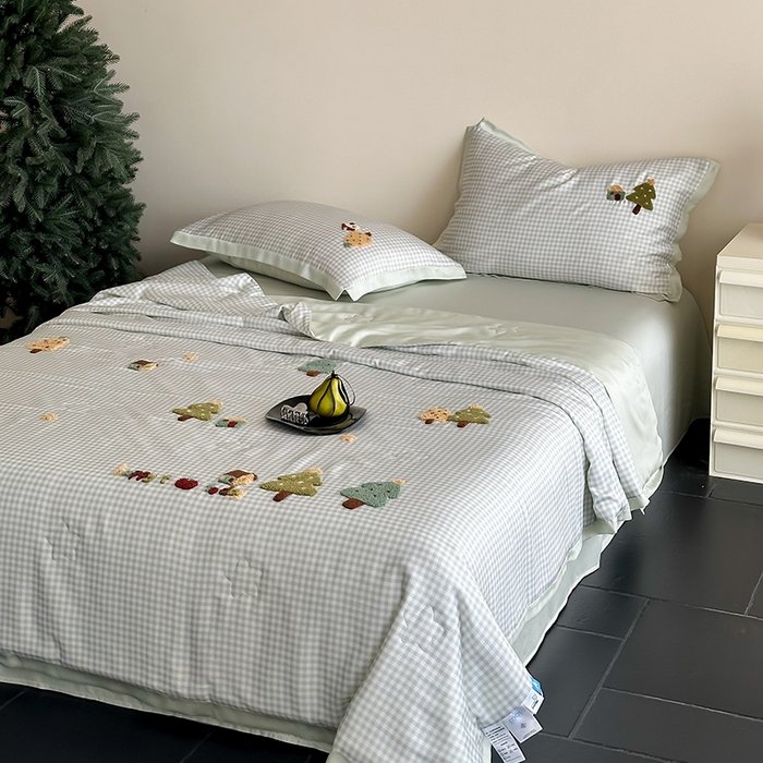 91家纺网 家纺一手货源 找家纺 FORTWO家纺原创设计（FOR TWO家纺） 2025新款60S兰精天丝断角款格子毛巾绣夏被夏凉被空调被 星星树