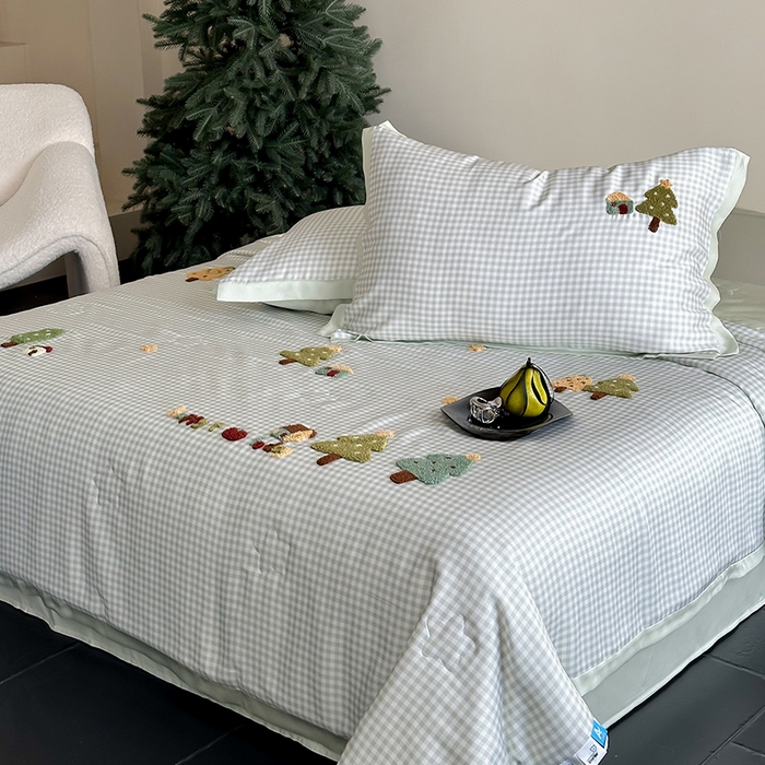 91家纺网 家纺一手货源 找家纺 FORTWO家纺原创设计（FOR TWO家纺） 2025新款60S兰精天丝断角款格子毛巾绣夏被夏凉被空调被 星星树