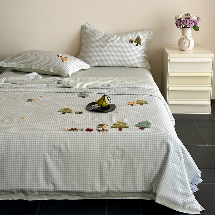 91家纺网 家纺一手货源 找家纺 FORTWO家纺原创设计（FOR TWO家纺） 2025新款60S兰精天丝断角款格子毛巾绣夏被夏凉被空调被 星星树