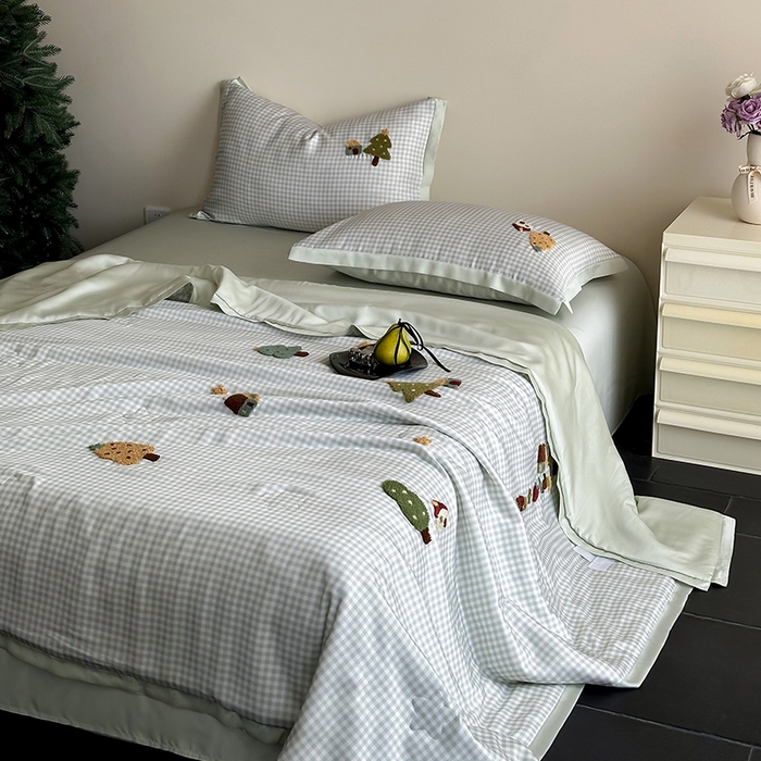 91家纺网 家纺一手货源 找家纺 FORTWO家纺原创设计（FOR TWO家纺） 2025新款60S兰精天丝断角款格子毛巾绣夏被夏凉被空调被 星星树