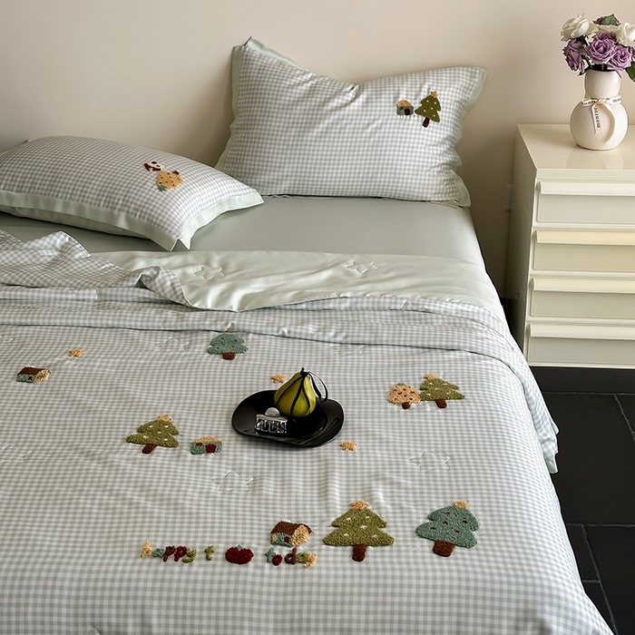 91家纺网 家纺一手货源 找家纺 FORTWO家纺原创设计（FOR TWO家纺） 2025新款60S兰精天丝断角款格子毛巾绣夏被夏凉被空调被 星星树