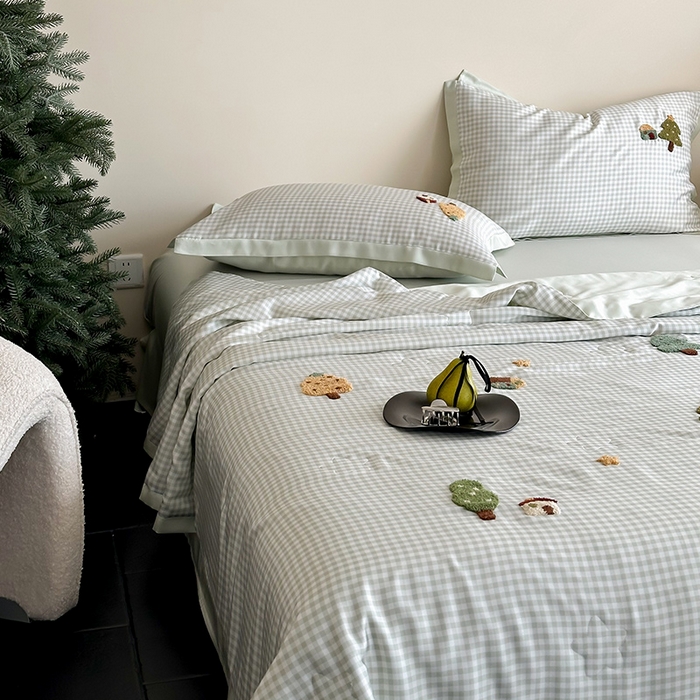 91家纺网 家纺一手货源 找家纺 FORTWO家纺原创设计（FOR TWO家纺） 2025新款60S兰精天丝断角款格子毛巾绣夏被夏凉被空调被 星星树